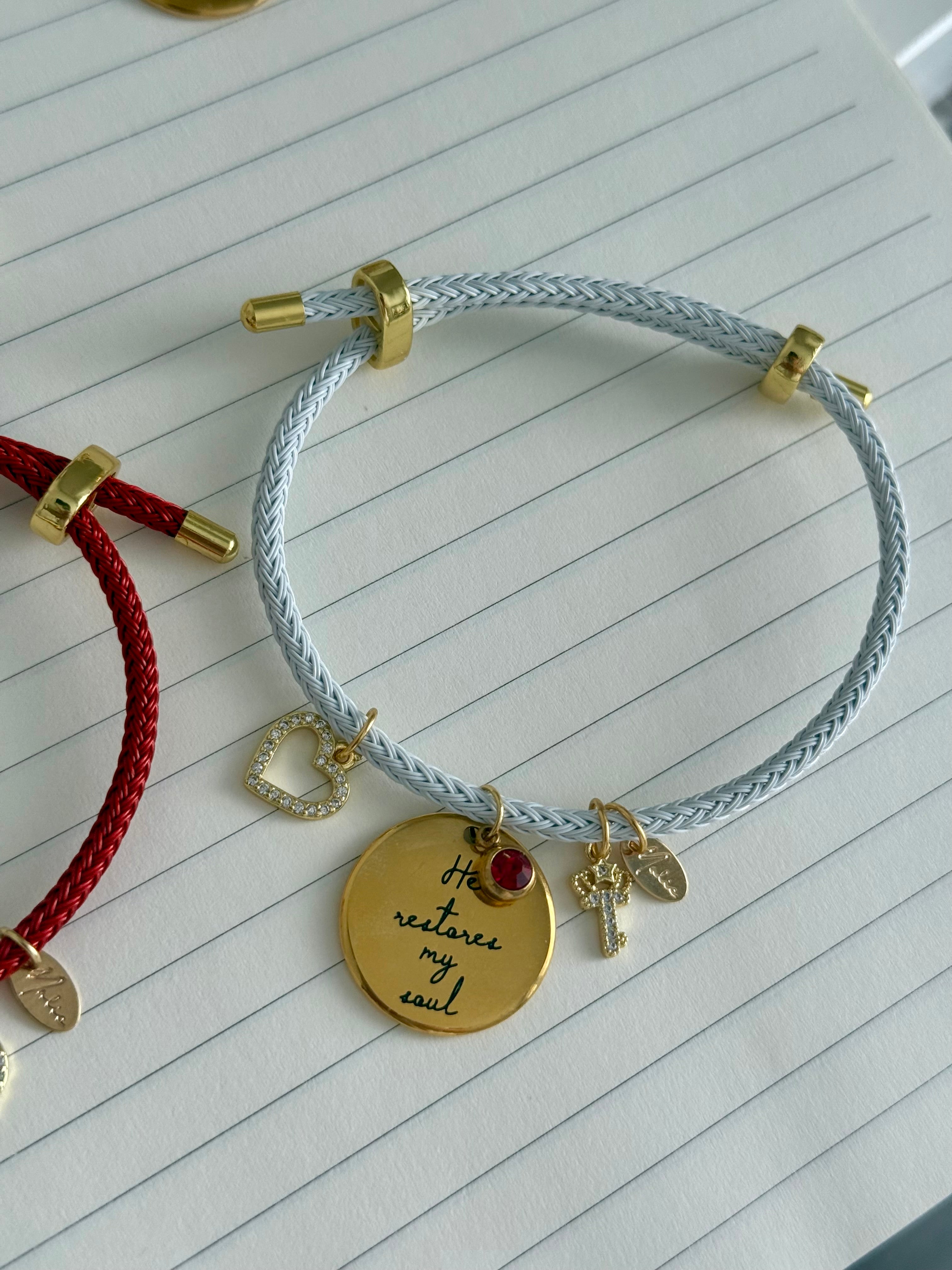 Pulsera blanca ÉL RESTAURÓ MI ALMA oro (ajustable)