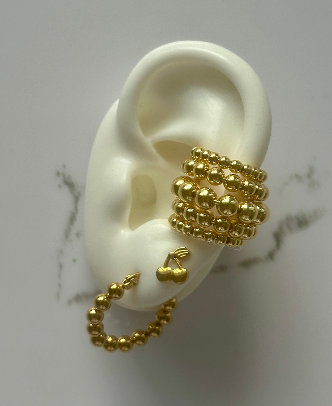 Earcuff de balines en oro o plata