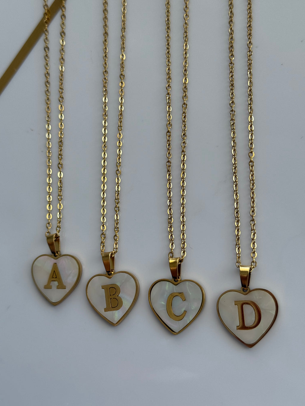 Collar inicial de corazón