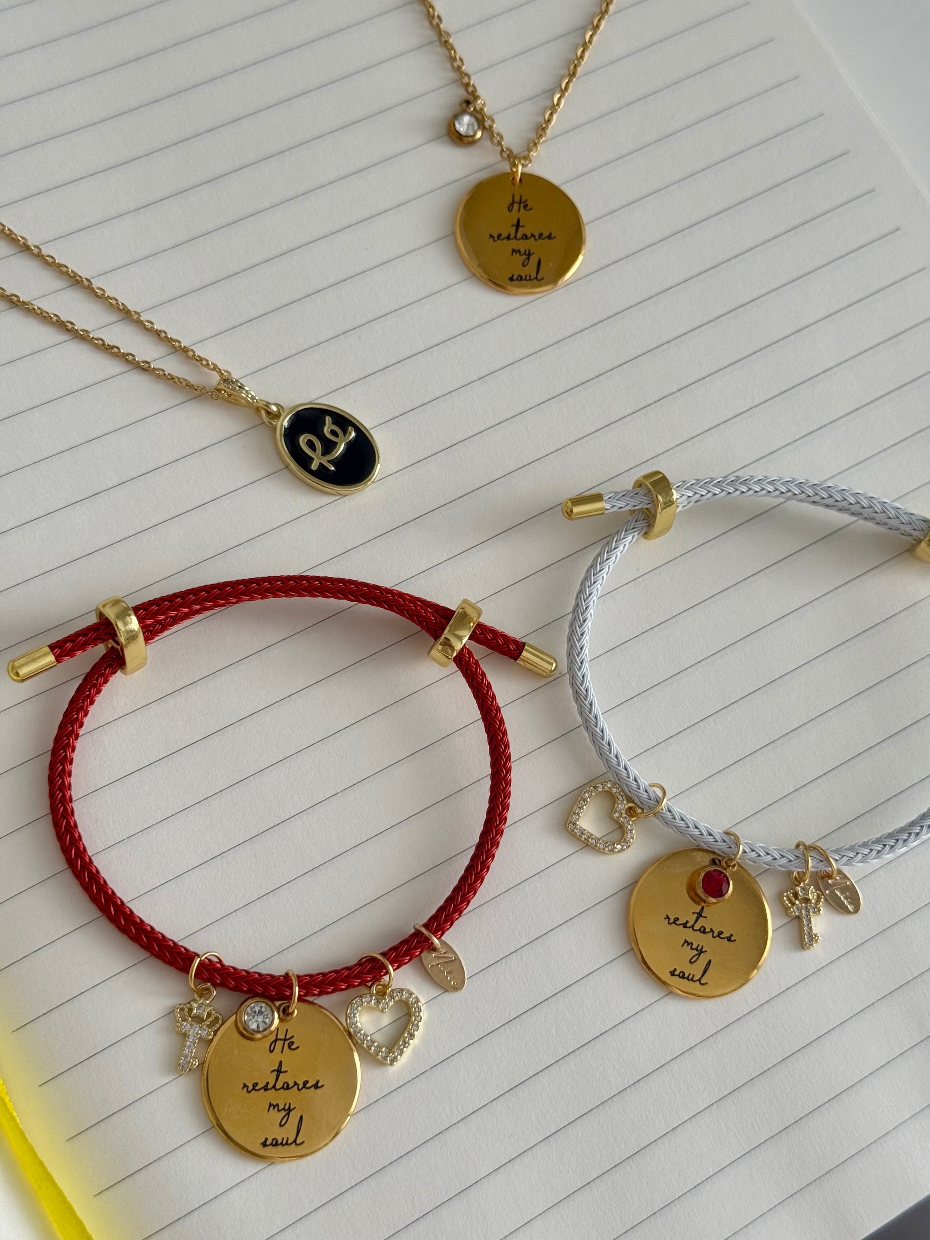 Pulsera blanca ÉL RESTAURÓ MI ALMA oro (ajustable)