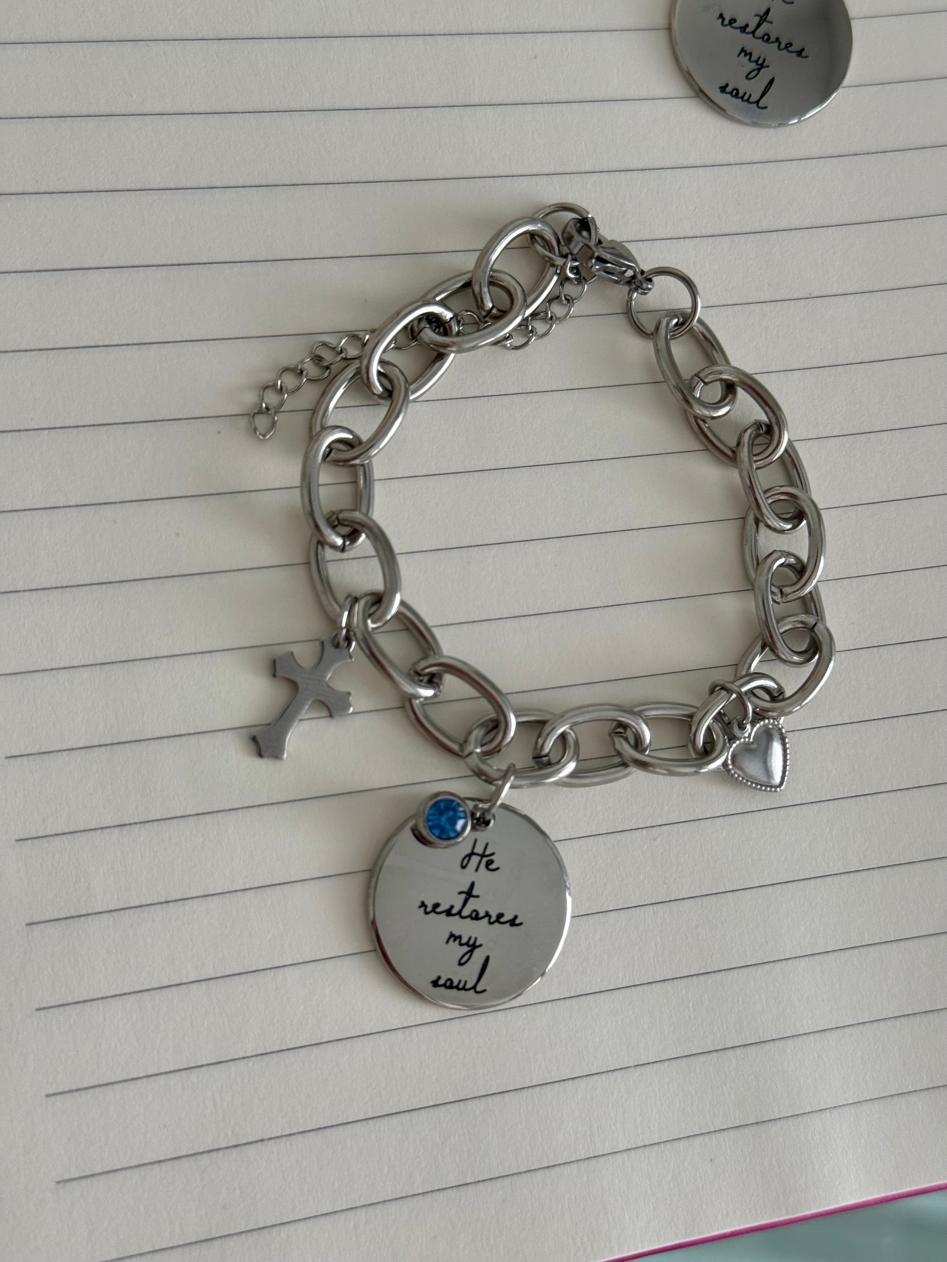 Pulsera plata Él RESTAURÓ MI ALMA