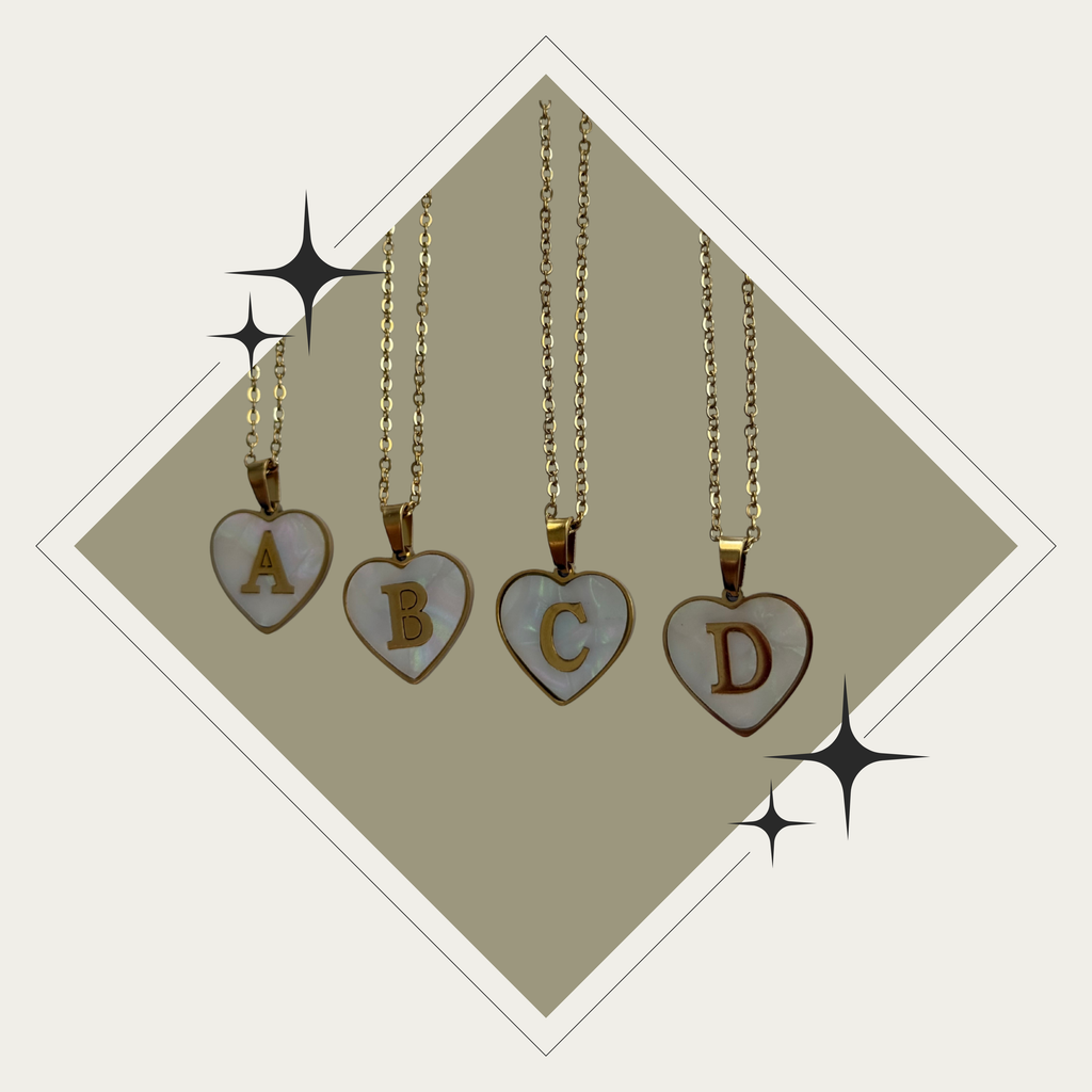 Collar inicial de corazón