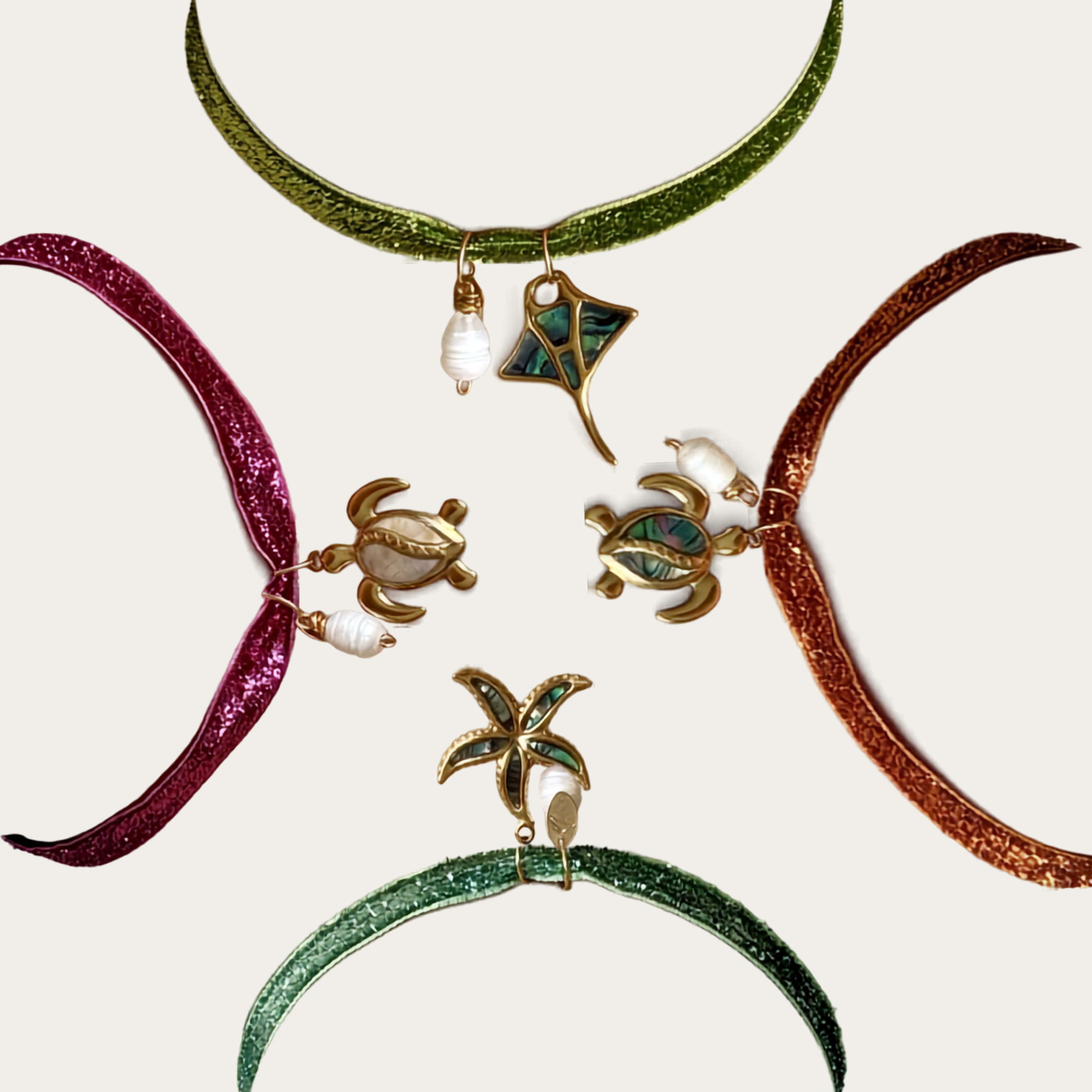Choker brillante con dijes de verano y perla