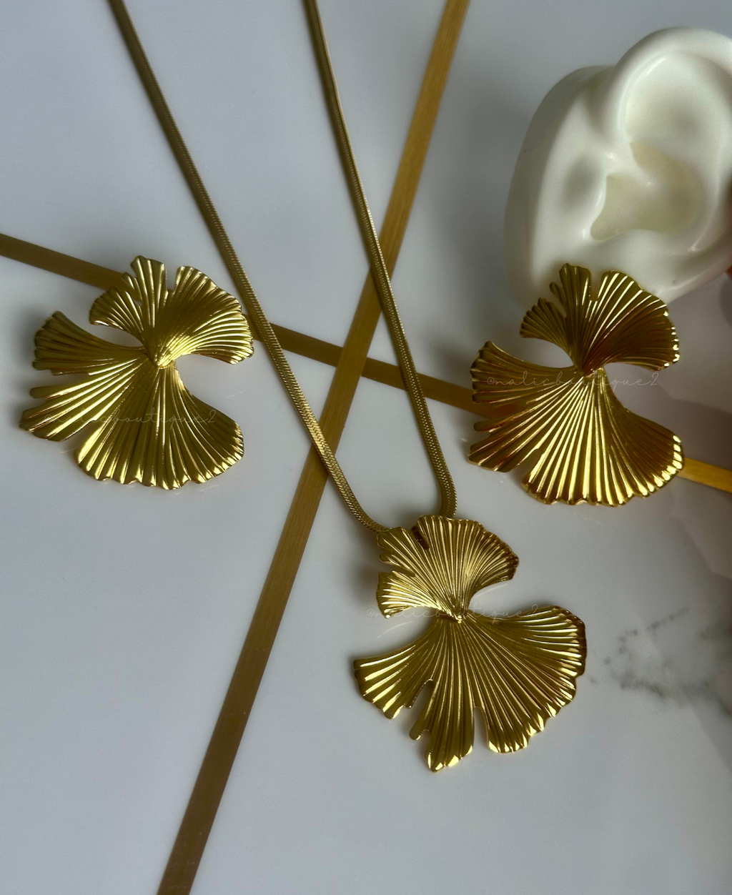 Collar Ginkgo leaf oro Stainless Steel