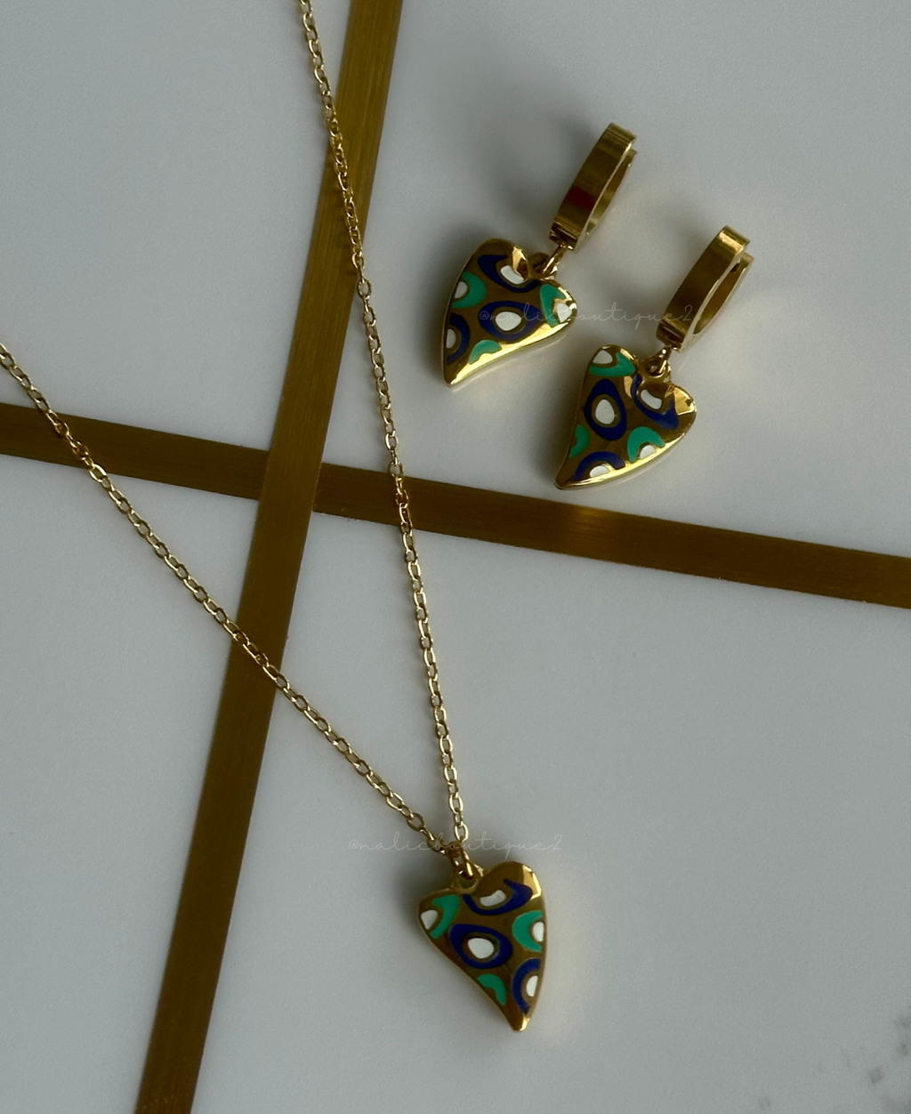 Collar Enamel Heart oro Stainless Steel