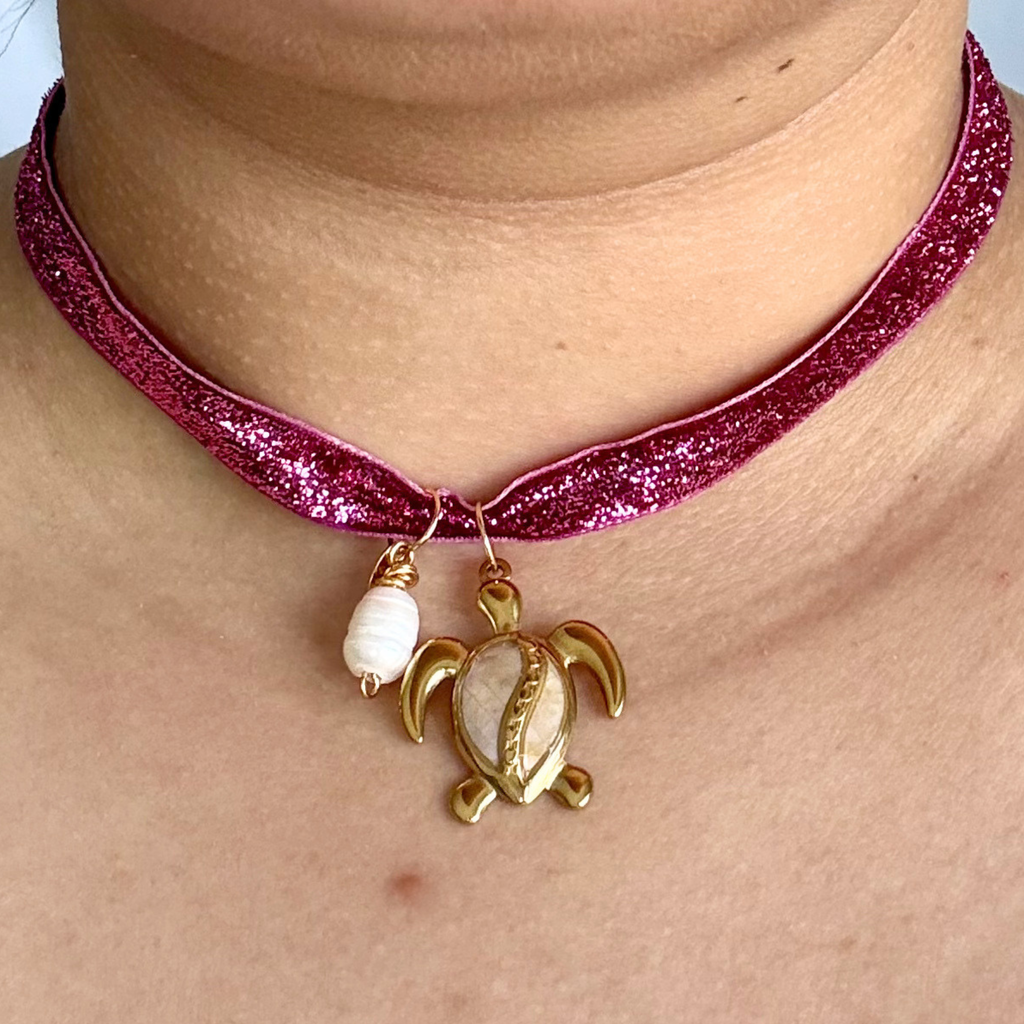 Choker brillante con dijes de verano y perla