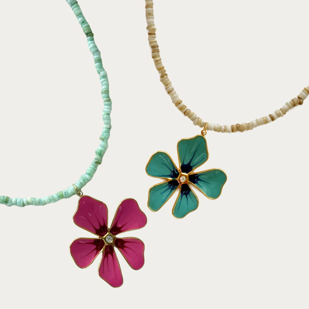 Collar con flor rosa o azul