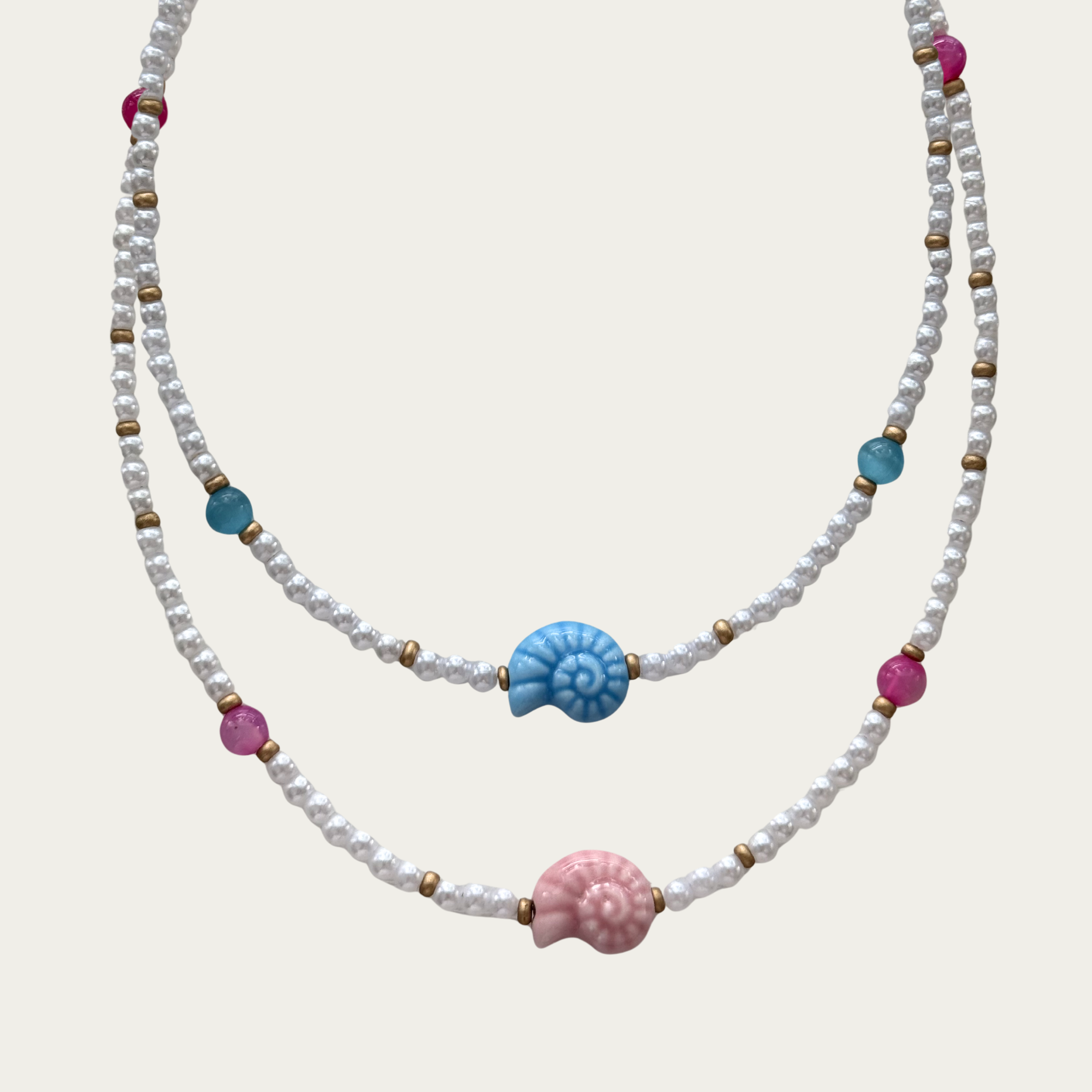 Collar de perlas con caracol rosa o azul