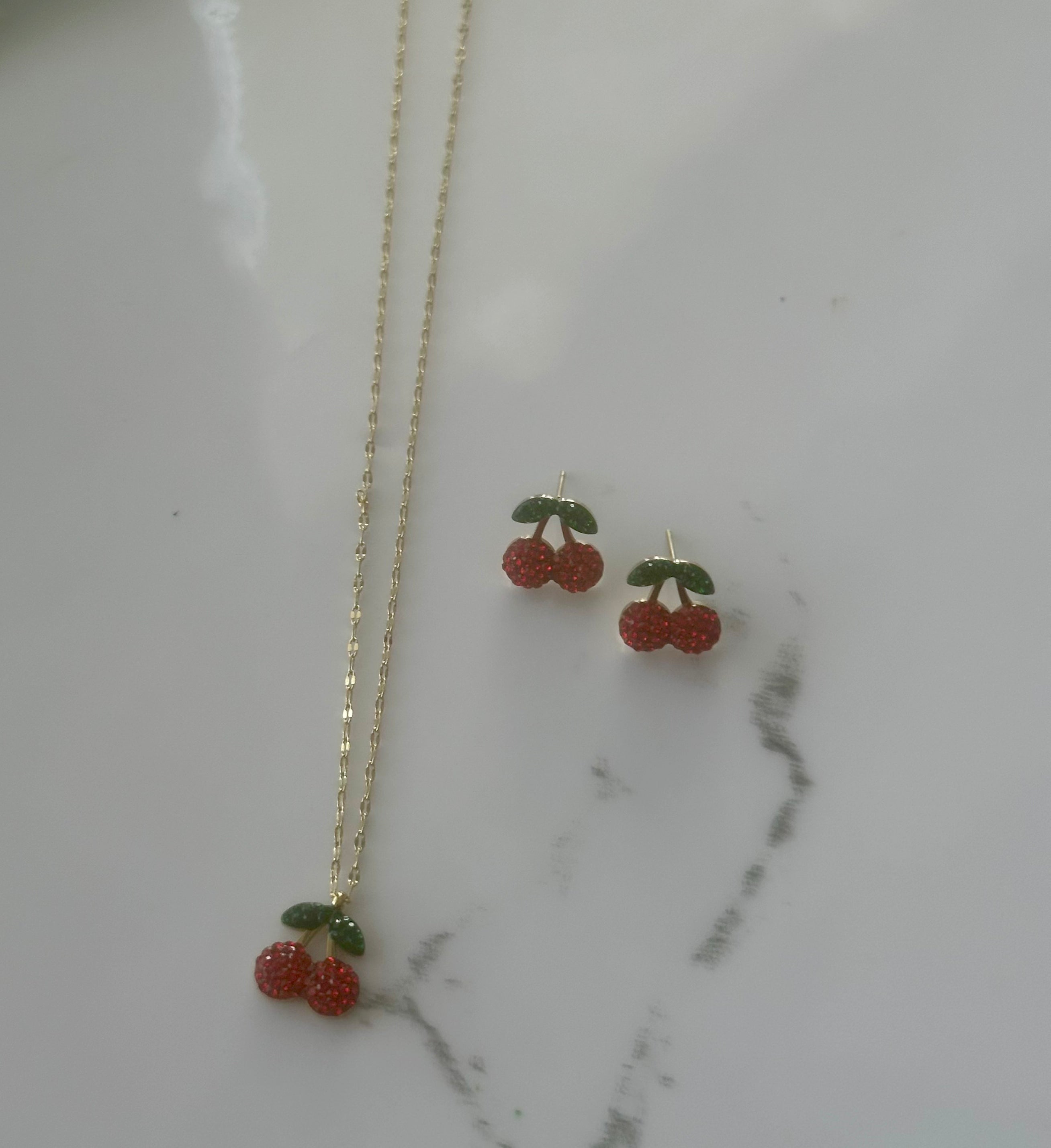 Collar cherry con diamantes en oro Stainless Steel